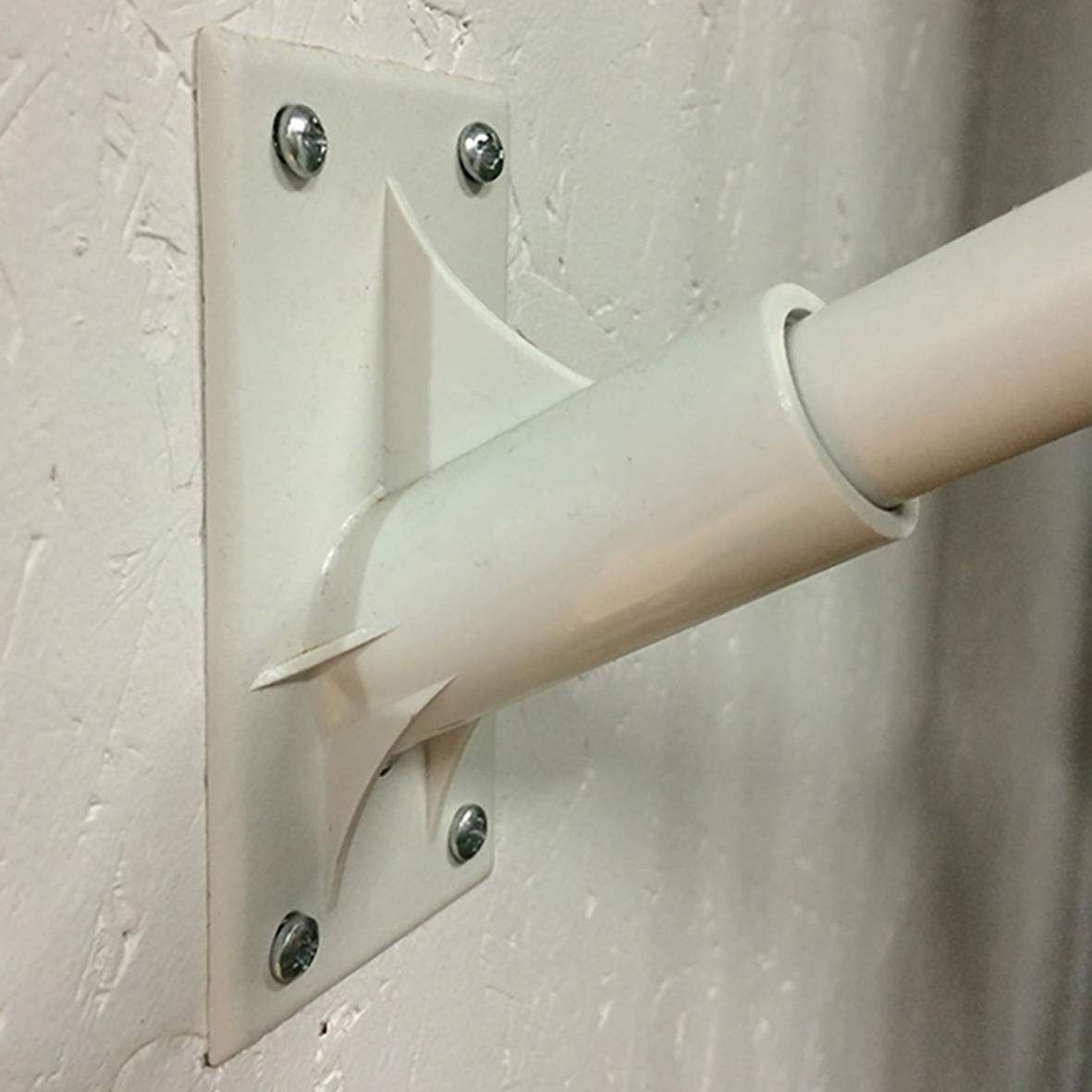 Väggfäste till fasadflagga monterat på vägg