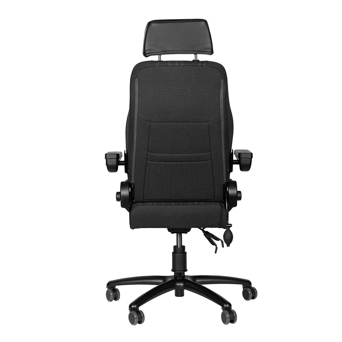 Svart kontorsstol med justerbar nackstöd och armstöd, hjul och gasfjäder för höjdjustering