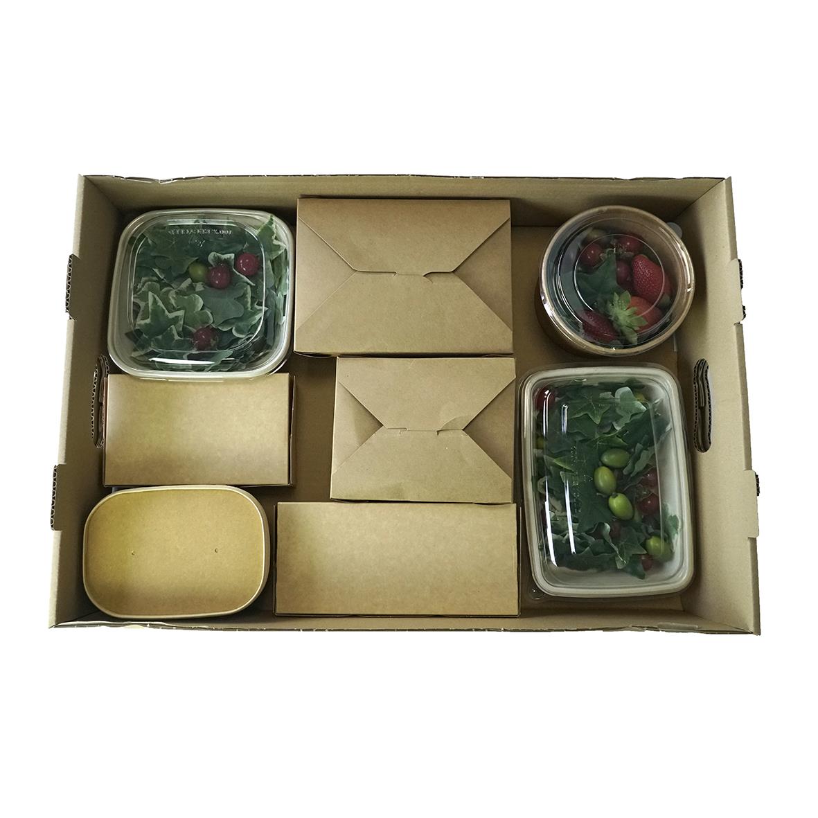 Kakfat och små förvaringslådor i en kartong