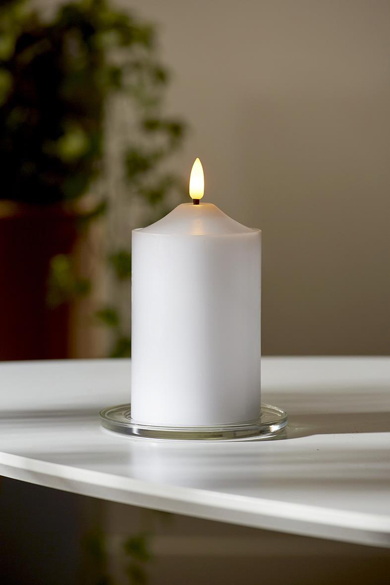 Vit LED blockljus med flammaeffekt på rund glasplatta