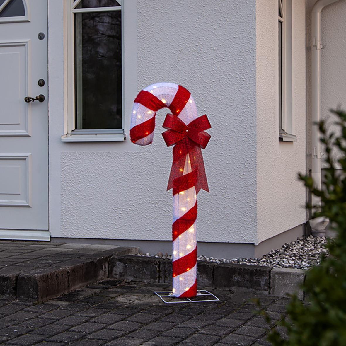 Juldekoration Candycane 50 LED lampor 120cm utomhus framför husvägg