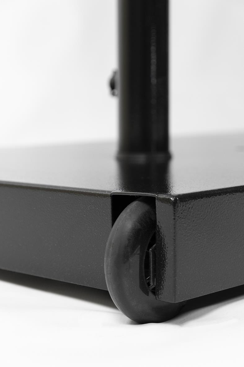 Svart informationsställ med LED-display och hjul, mått 67x92cm