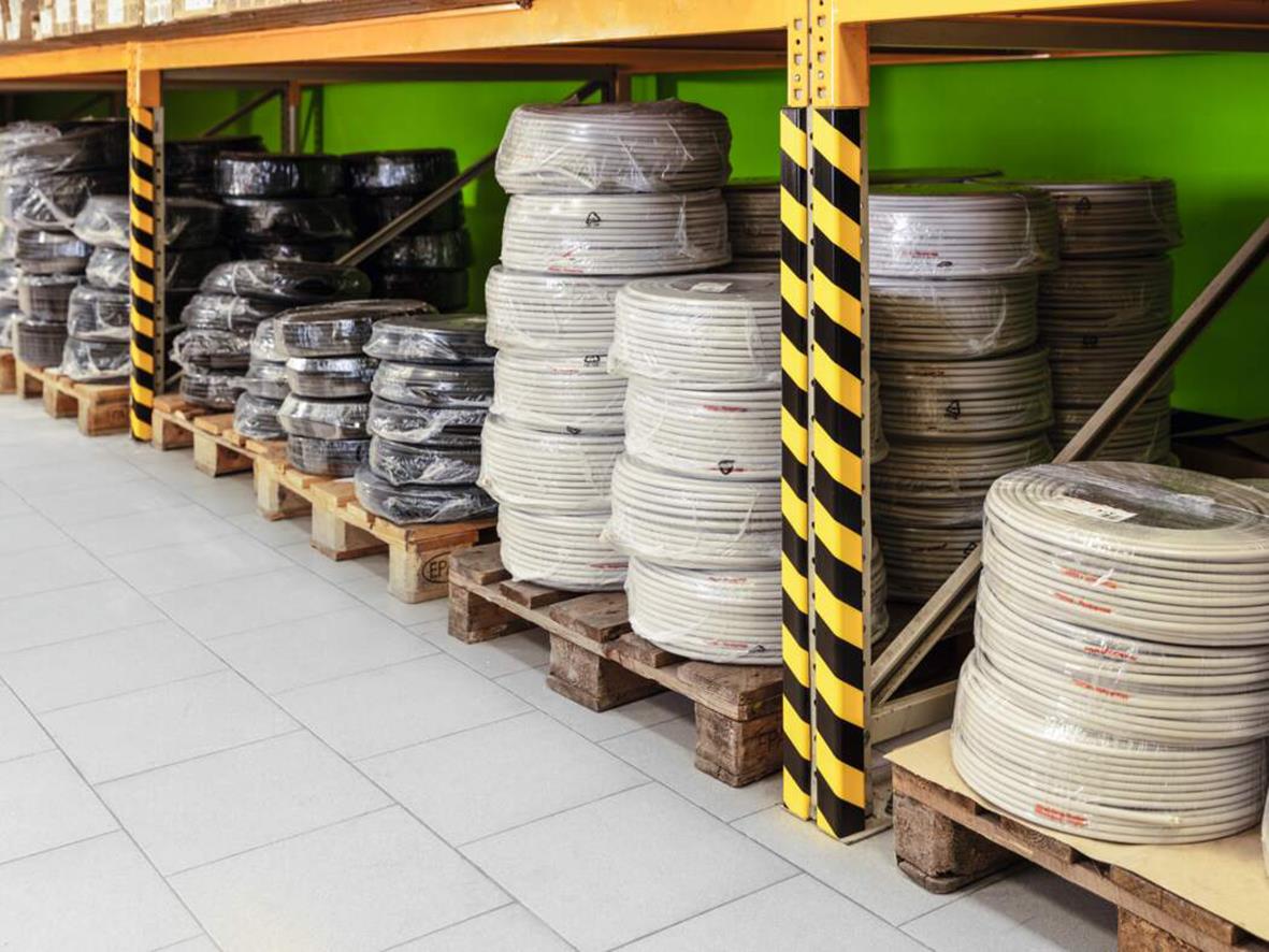 Hörnskydd Durable C35 gul/svart 1000x47x47mm på lager i lagerhyllor