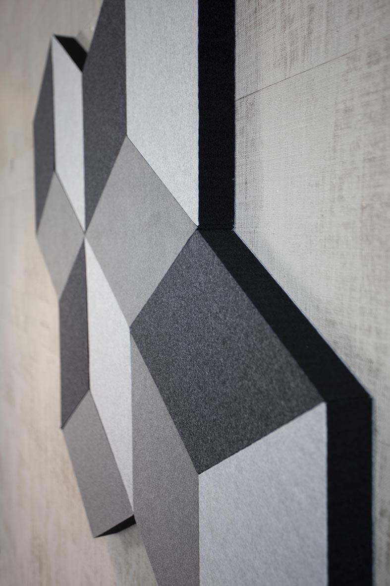 Blå ljudabsorberande kubism med geometriska former och skuggor