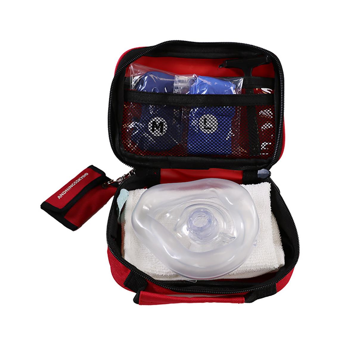 Hjärtstartare i väska med tillbehör och reservdelar för första hjälpen