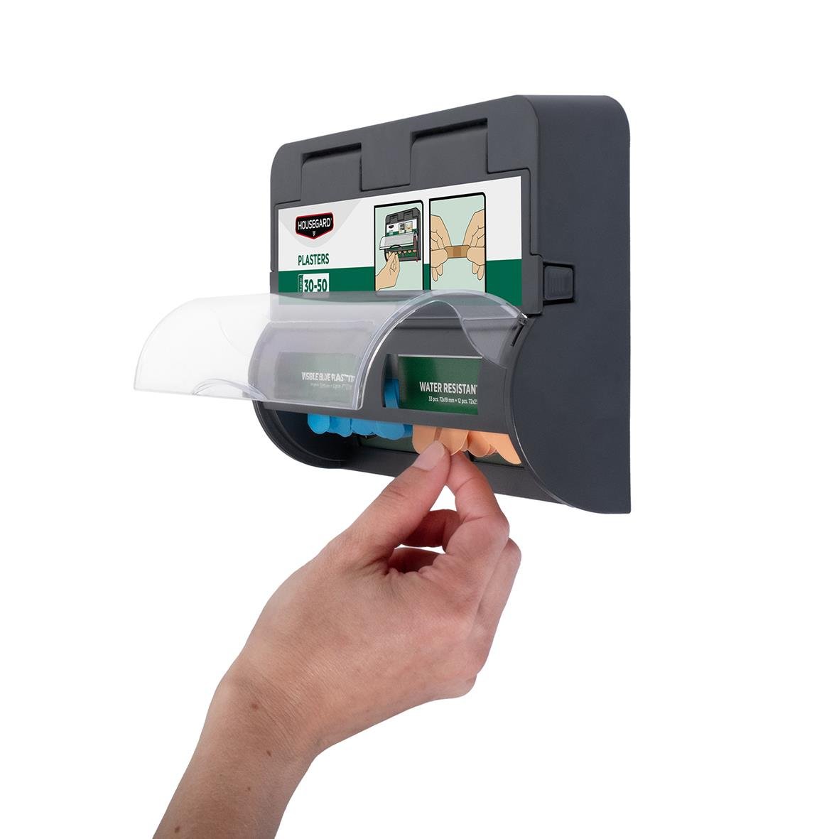 Person som fyller på blå plåsterrefill i ett väggmonterat plåsterdispenser