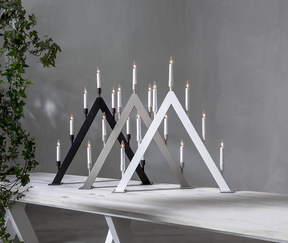 Svart och vit ljusstake Vind med flera ljus, 55,5x63cm, på ett bord