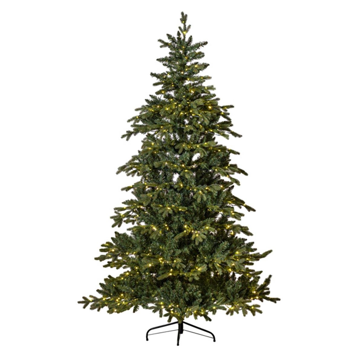 Julgran Larvik 700 LED lampor, 210 cm hög, dekorerad med ljus