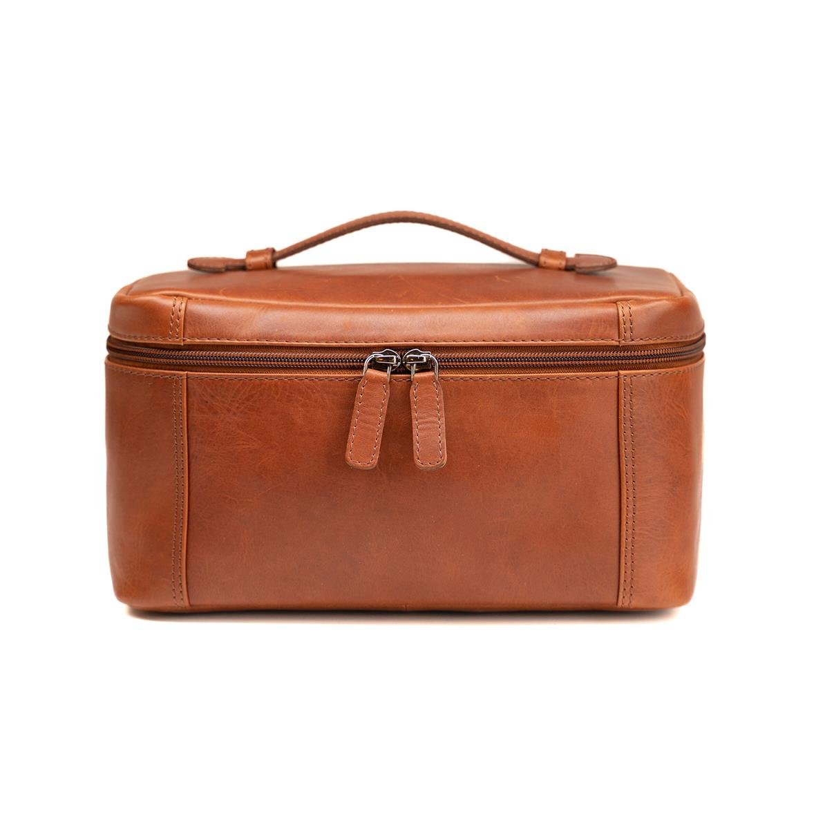 Necessär i skinn i färgen cognac med handtag och dragkedja