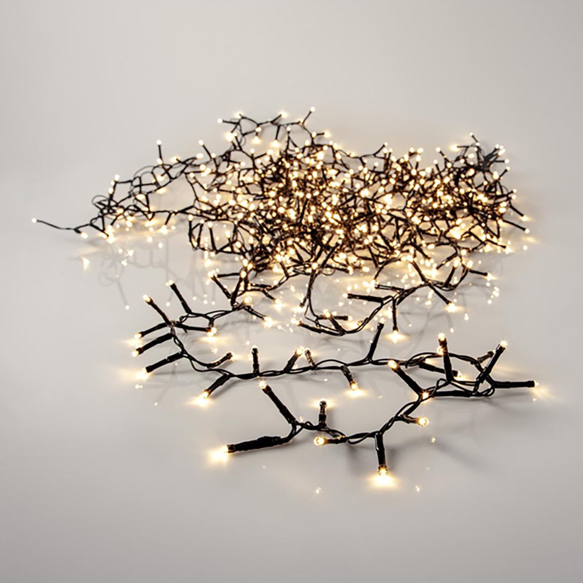 Ljuslina med 800 LED-lampor på 16 meter, släckt på en vit yta