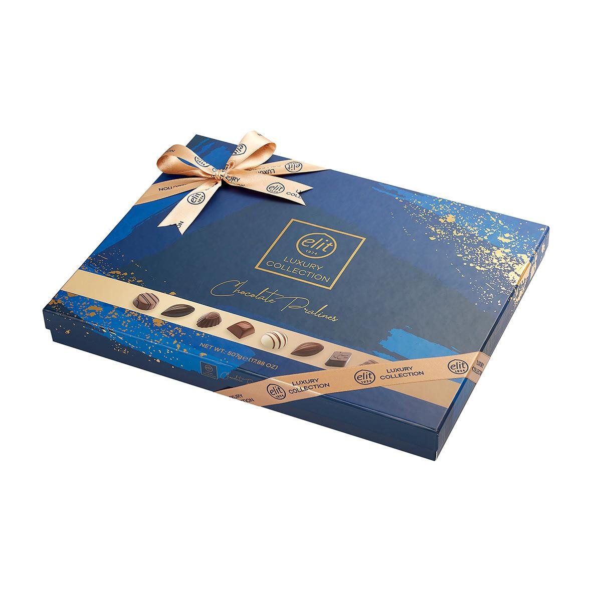 Blå chokladask med gulddetaljer och rosett, innehåller lyxiga chokladpraliner, 504g