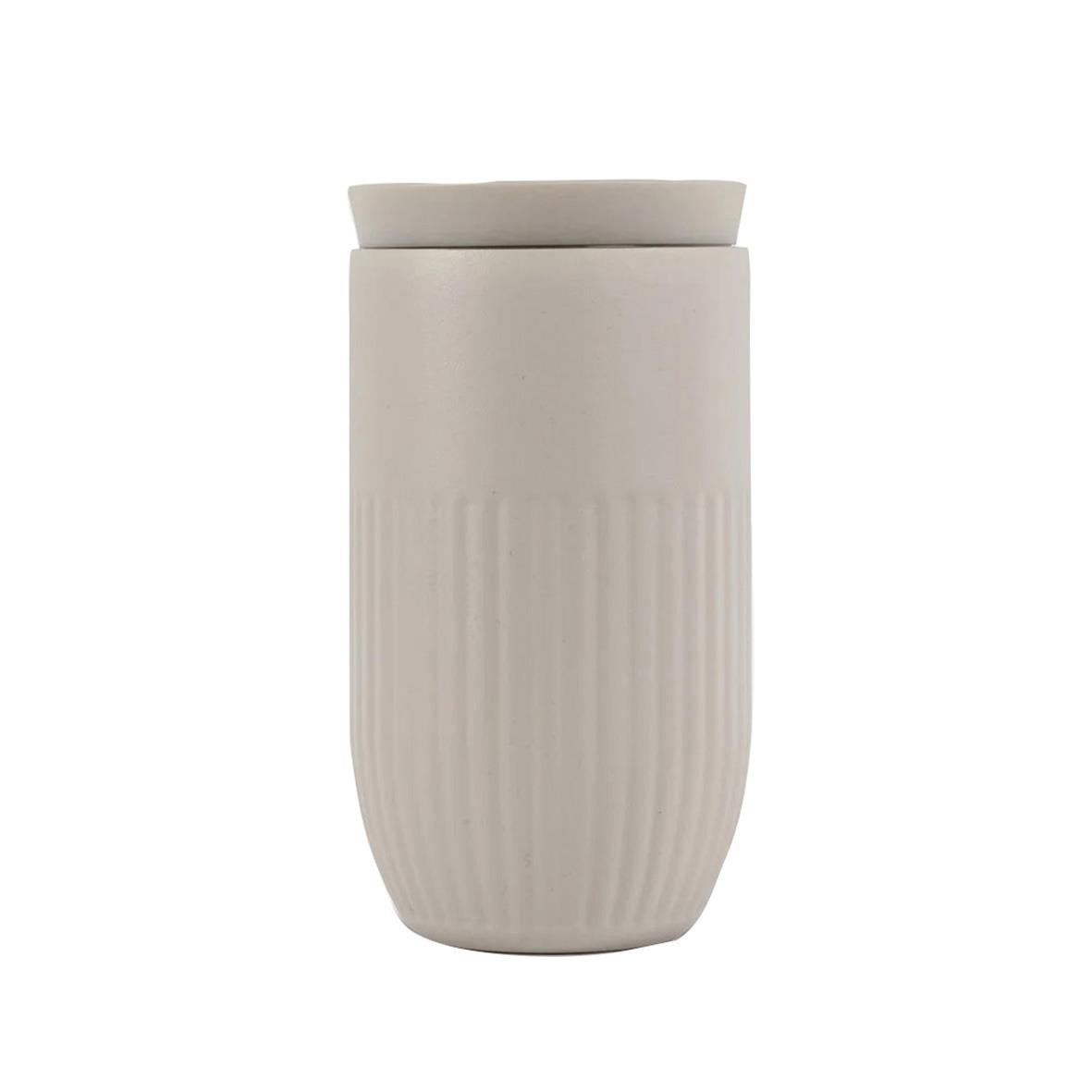 Termosmugg i beige med ribbad design från Sagaform Tova