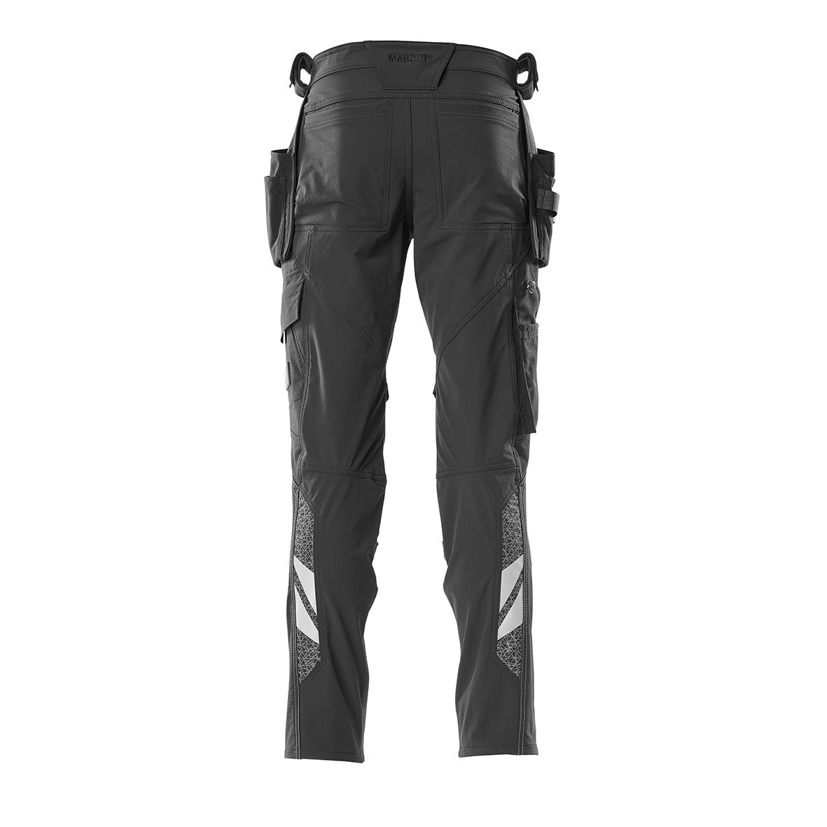 Svarta hantverksbyxor med flera fickor och meshdetaljer, avsedda för arbete eller fritid