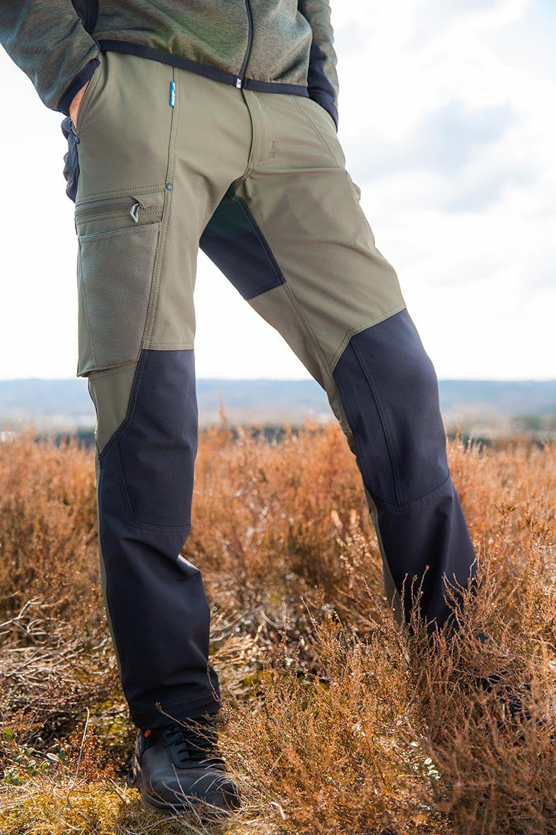 Unisex mossgrön och svart byxa med dragkedjor och fickor, utomhus i höstlandskap