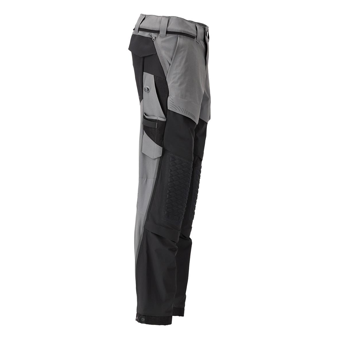 Mörkgrå och svart arbetsbyxa med flera fickor och förstärkningar