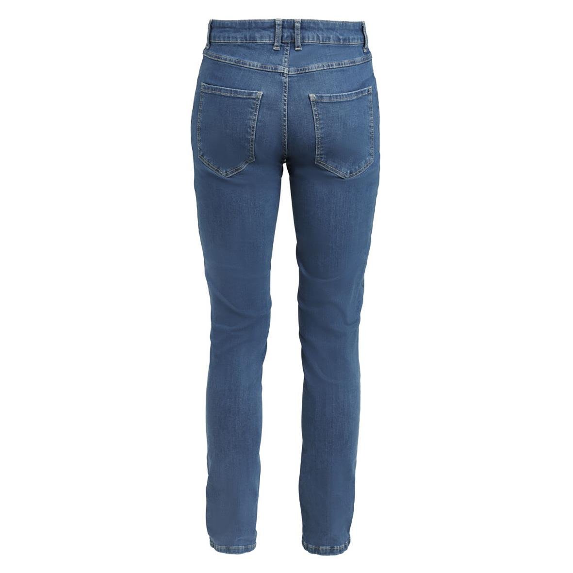 Blå jeans visade bakifrån med fickor och passform