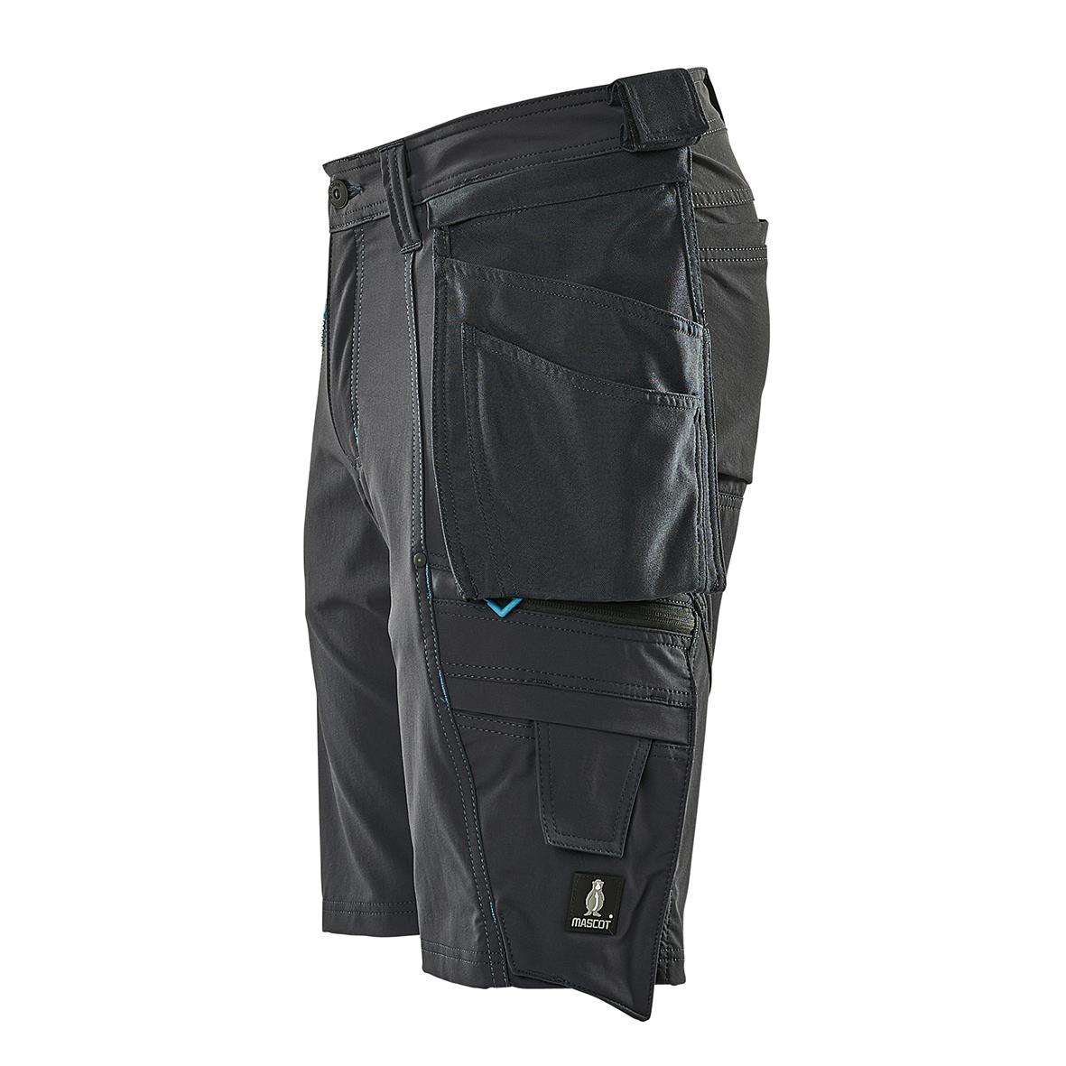 Svarta hantverksshorts med flera fickor och förstärkningar, marinblå detaljer, avsedda för arbete