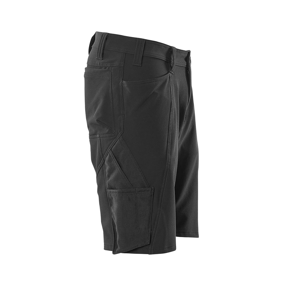 Svarta shorts med flera fickor och stretchmaterial