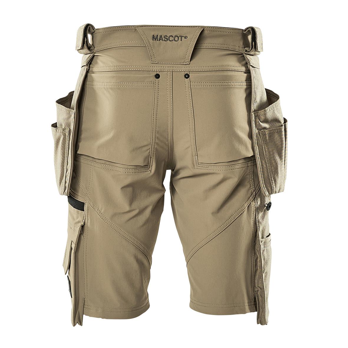 Beige hantverksshorts med flera fickor och justerbara detaljer