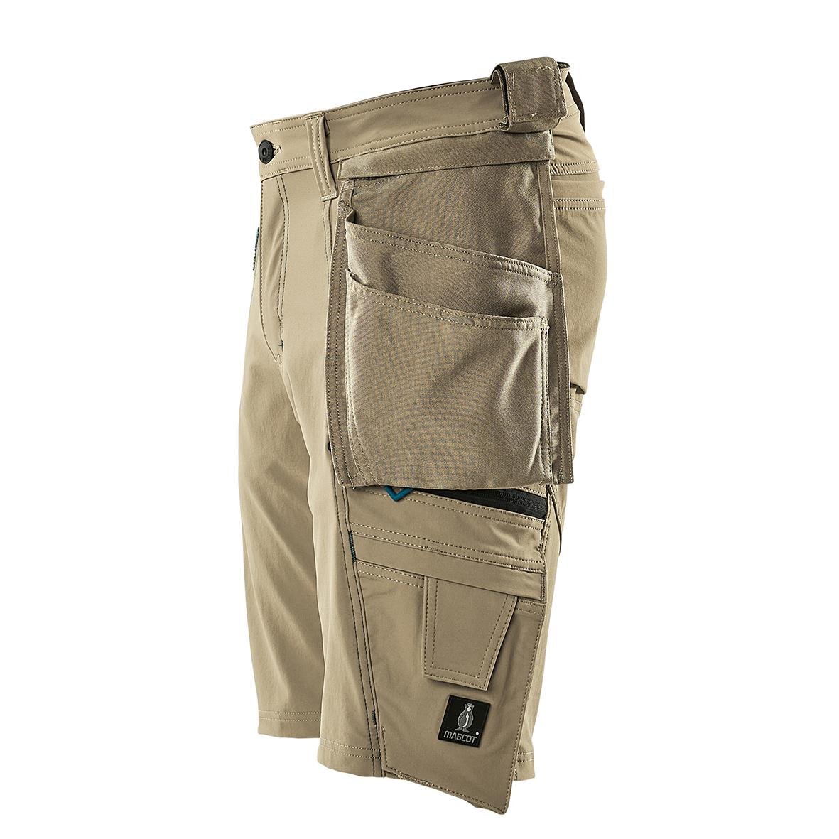 Beige hantverksshorts med flera fickor och dragkedjor