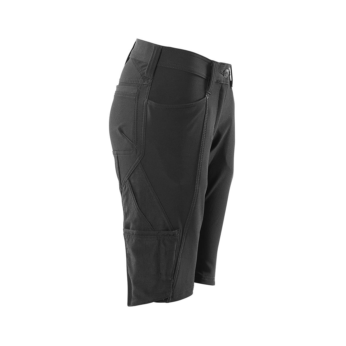 Svarta shorts med flera fickor och justerbar midja
