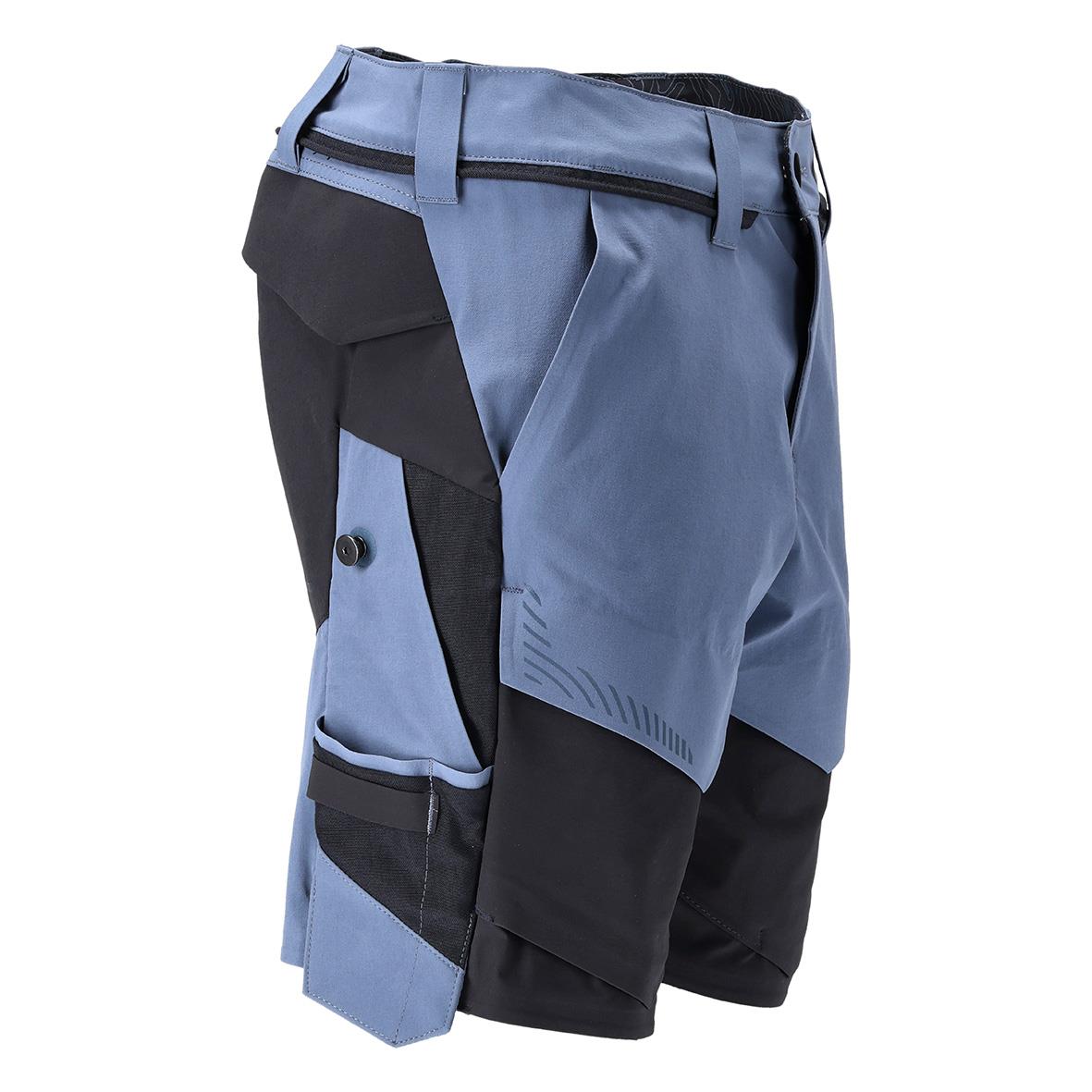 Stretchiga shorts i marinblå och svart färg med fickor och justerbar midja