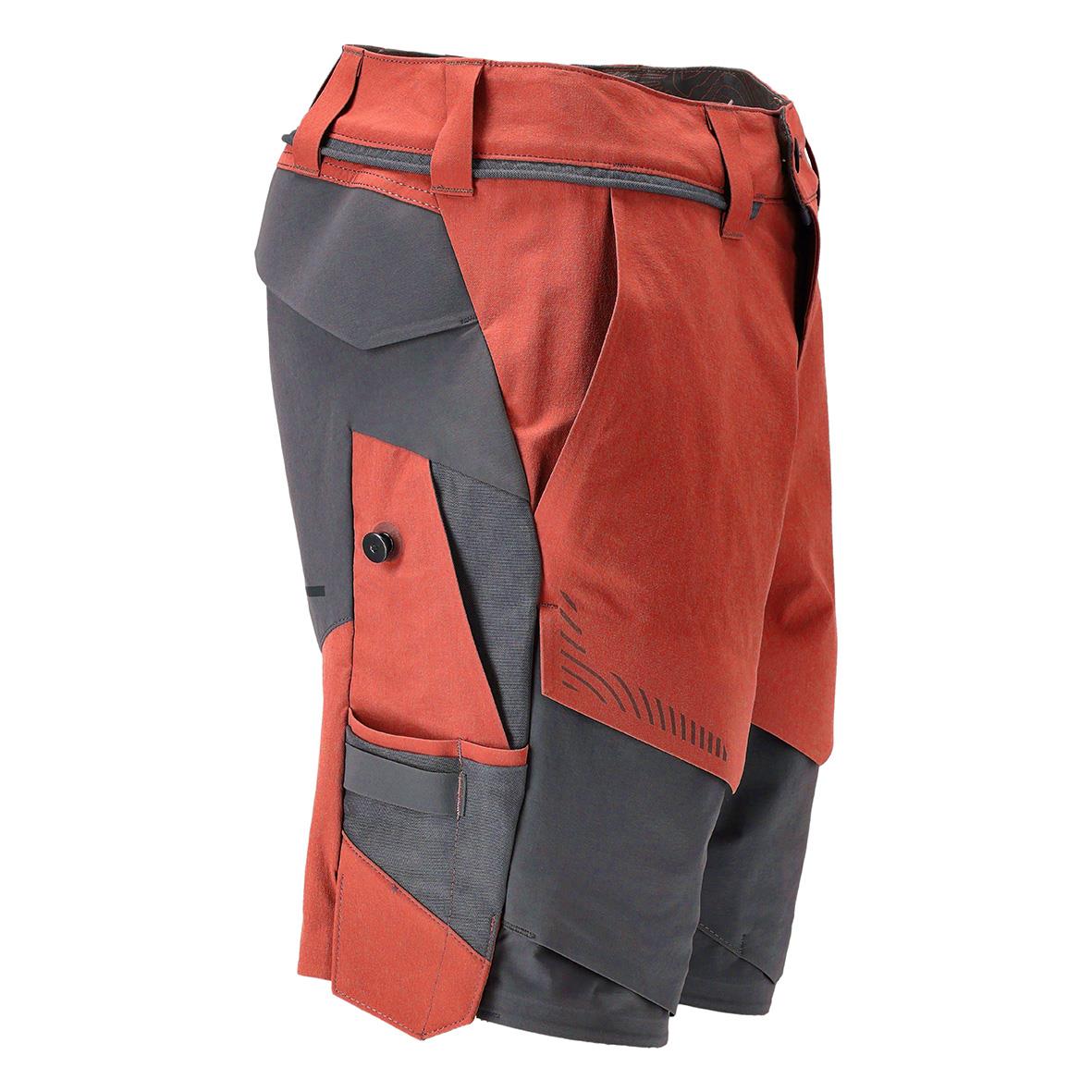 Stretchhorts i höstfärger med flera fickor och dragkedjor, storlek 24C60