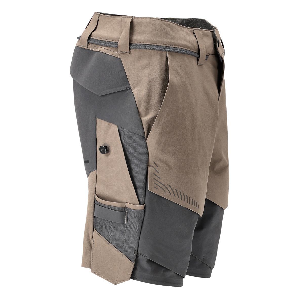 Stretch sandgrå shorts med flera fickor och dragkedjor, storlek 24C44