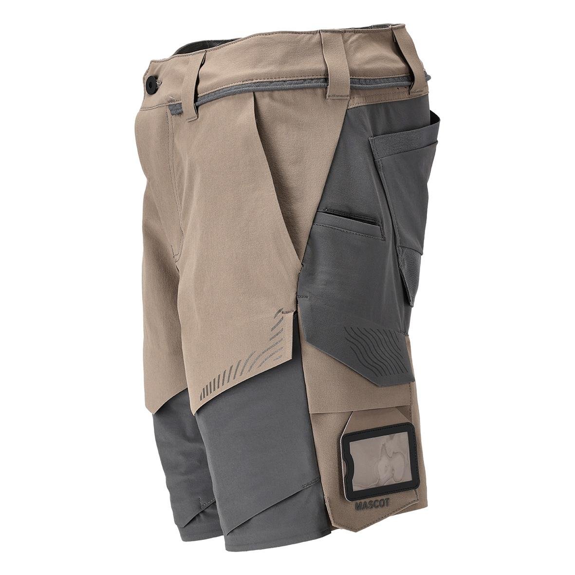 Stretch sandgrå/stengrå shorts i storlek 24C45 med flera fickor och dragkedja