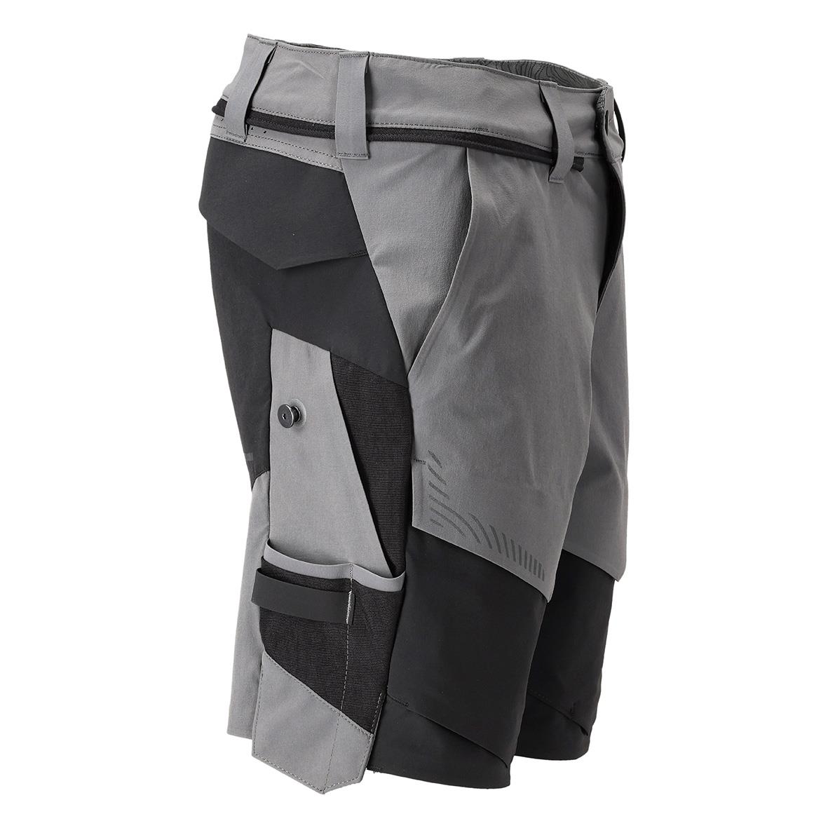 Svarta och grå stretchshorts med fickor och bälteshällor