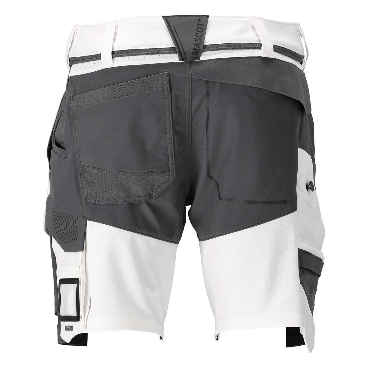 Shorts i stretchmaterial i vitt och stengrå med fickor och elastisk midja