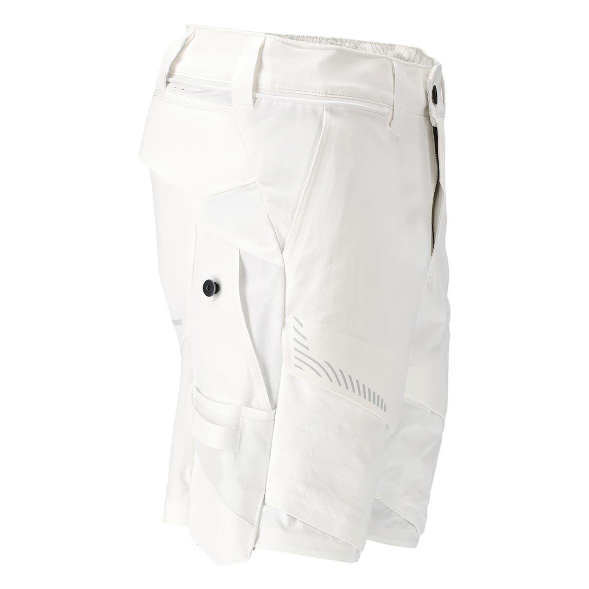 Vit stretchshorts med fickor och detaljer, knäskyddsfickor och elastisk passform