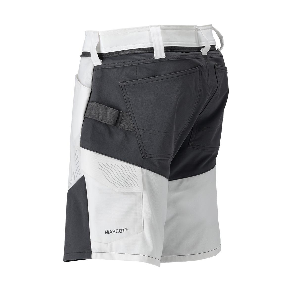 Svarta och vita shorts med fickor och branding för Mascot