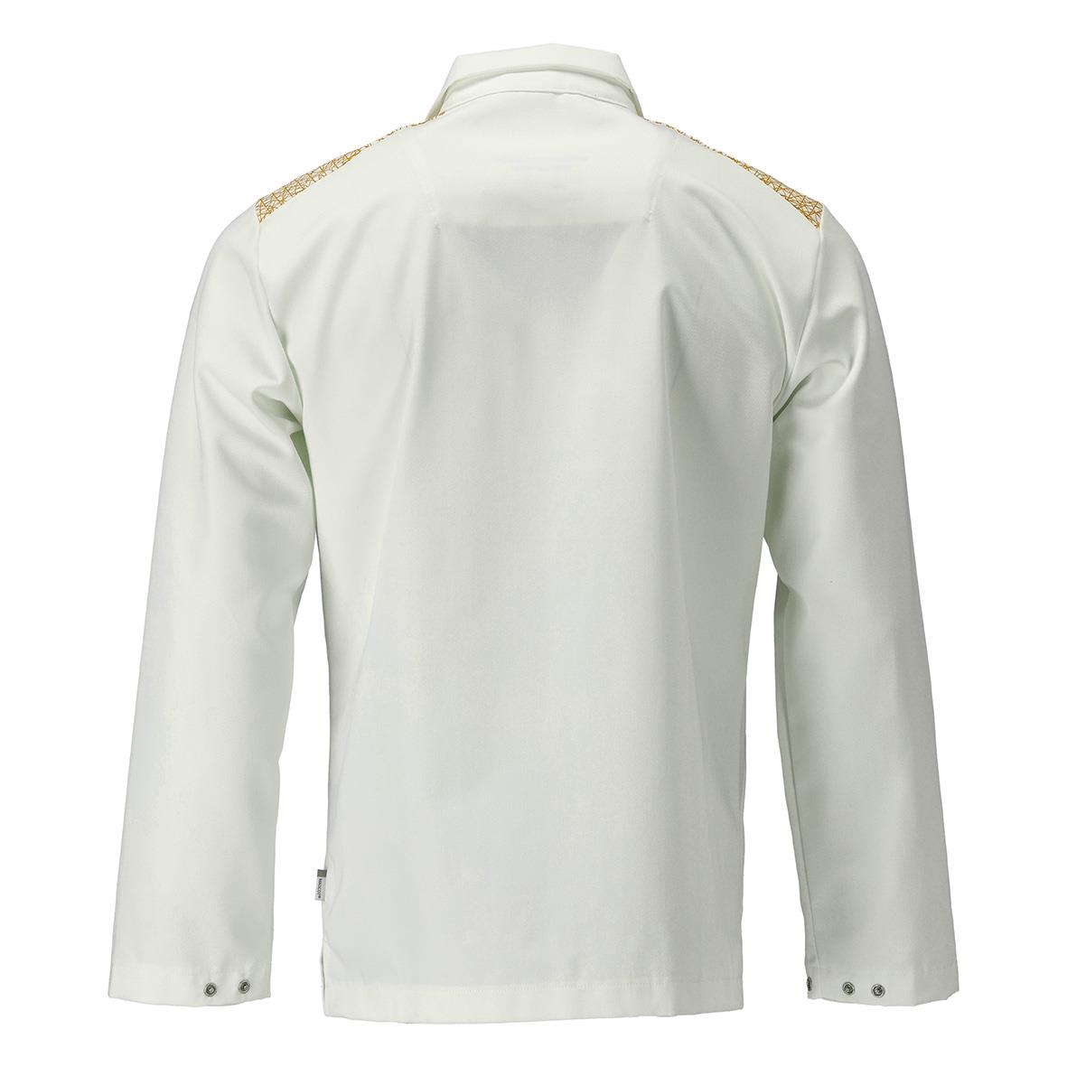 Vit jacka med gulddetaljer på axlarna sett bakifrån