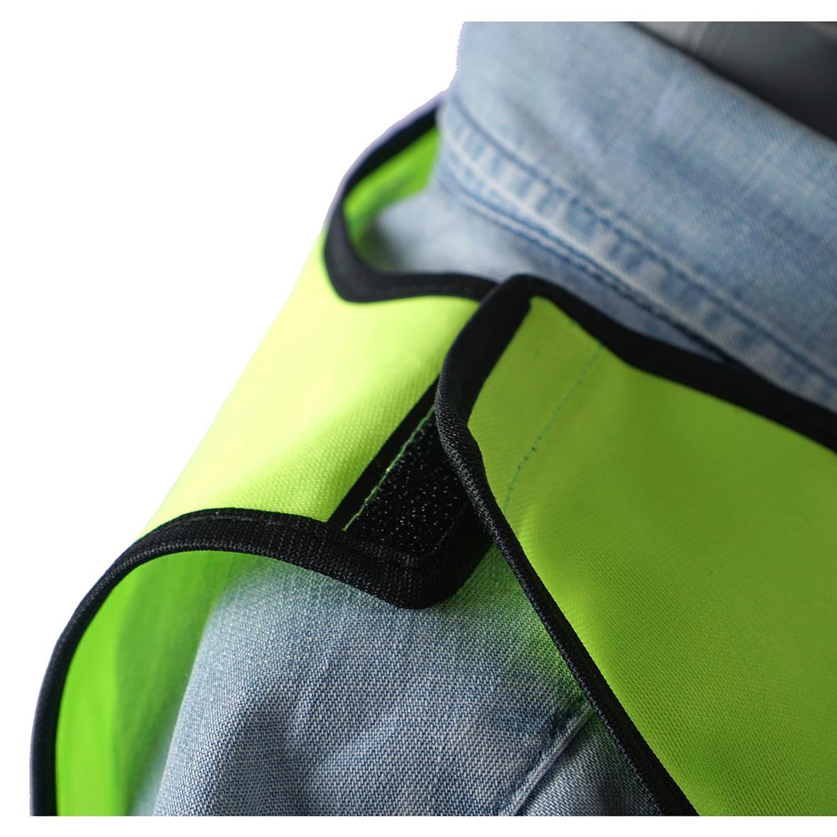 Barns gul varselväst Reflectil 404 VLS med svart kant, visad på en person i jeans och t-shirt