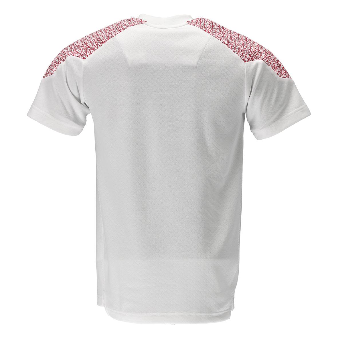 Vit sporttröja med rosa mönster på axlarna