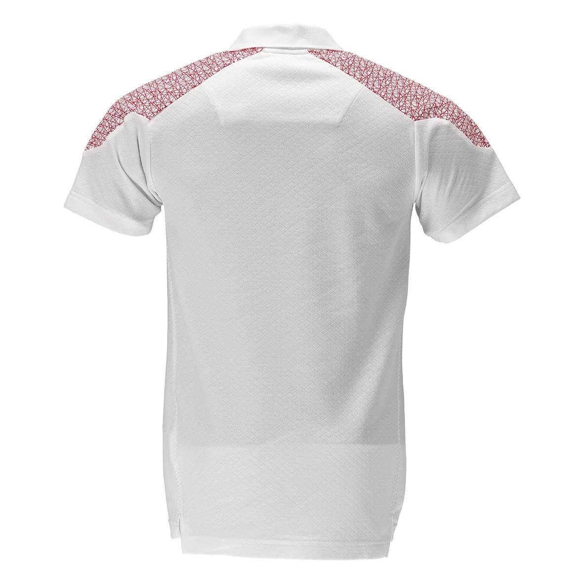 Vit sporttröja med rosa mönster på axlarna