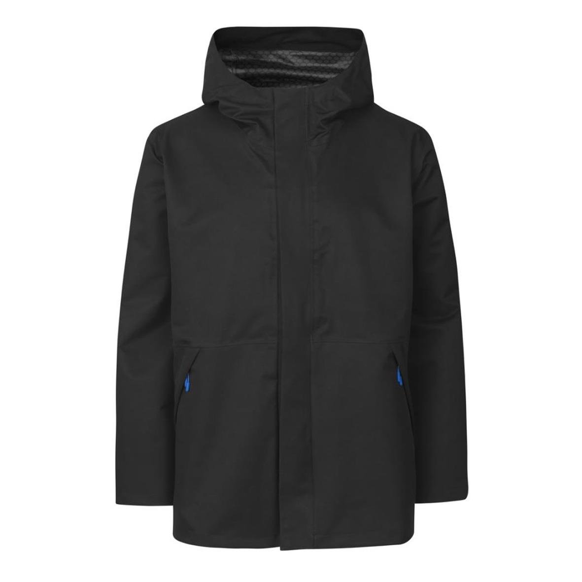 Svart jacka med huva och dragkedja, två blå fickor, sportig och funktionell design