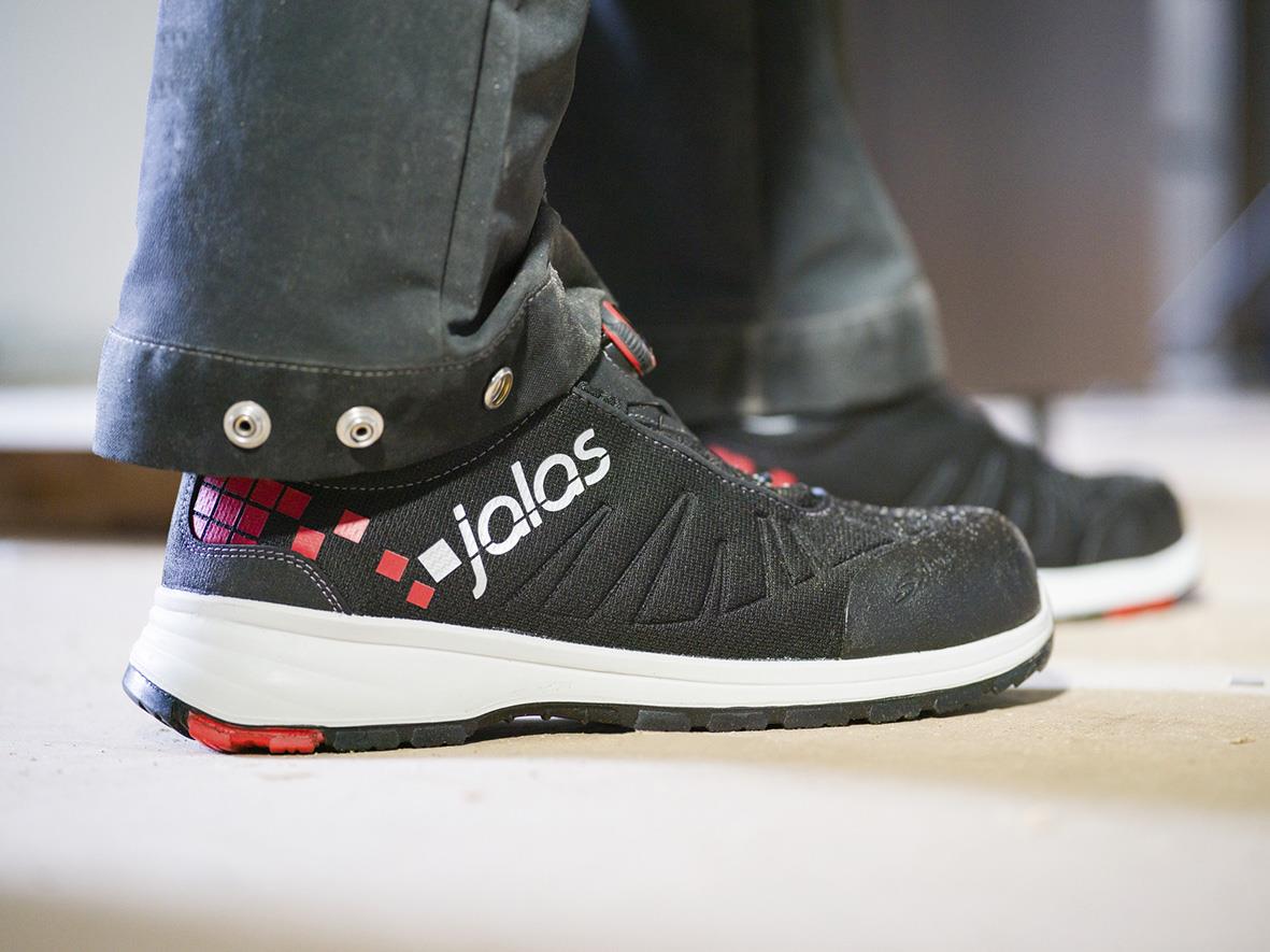 Svart skyddssko Jalas 7138 Zenit Evo Easyroll med vit och röd detalj