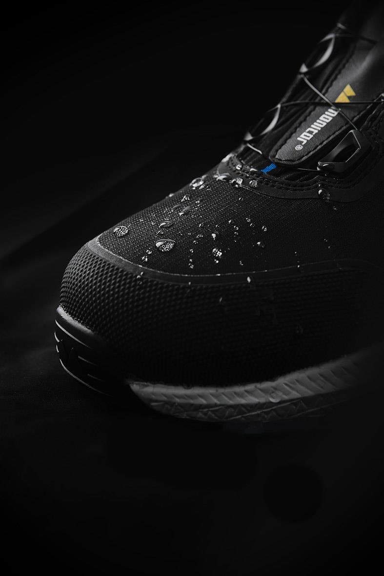 Svart skyddssko med vattendroppar, robust design, stl 37, S3 klassad