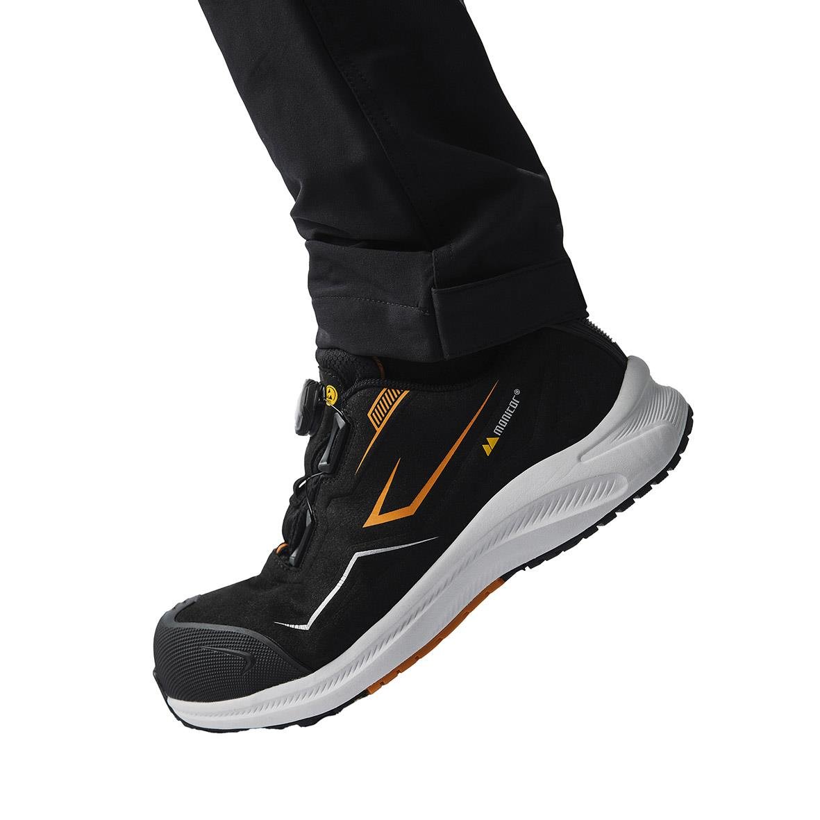 Skyddssko Monitor Recharge One 35 i svart med orange detaljer och vit sula