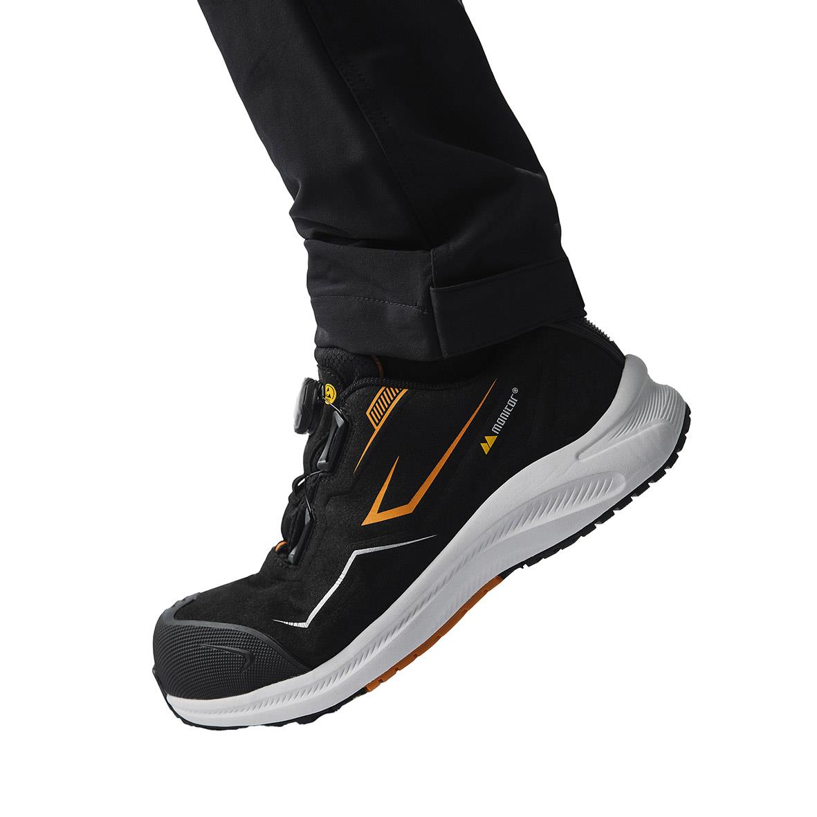 Skyddssko Monitor Recharge One 39 i svart med orange och vit detalj