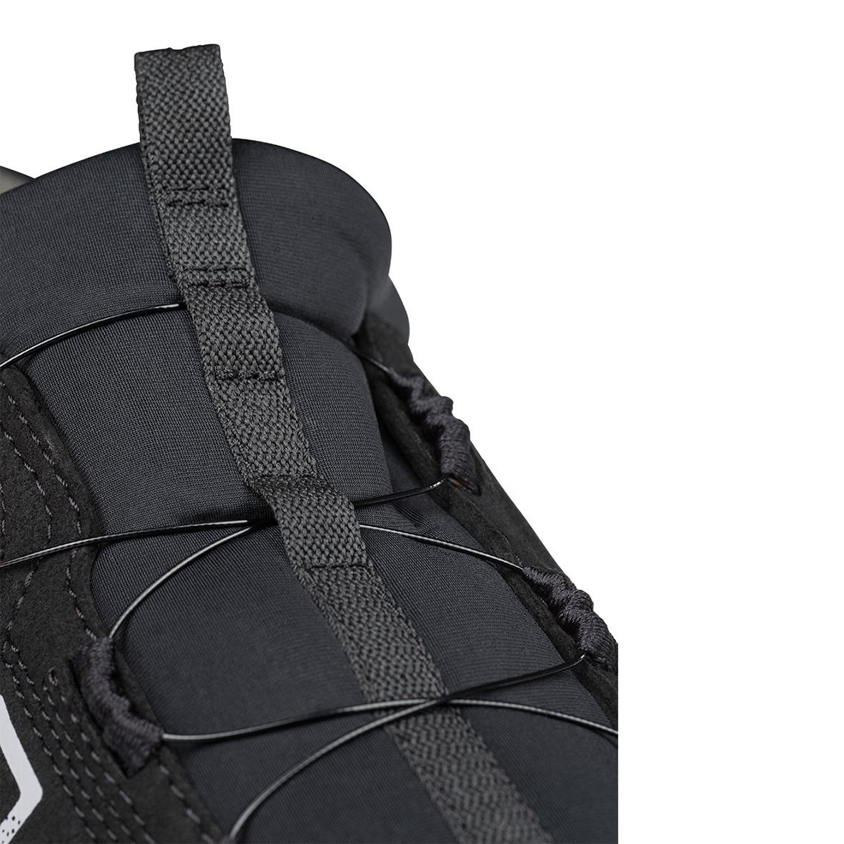 Svart skyddssko Jalas 9995 i storlek 34 med snörning och elastiska band för säker passform