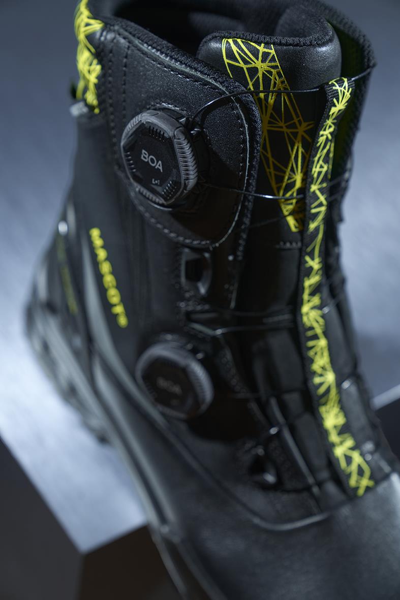 Svart skyddskänga Mascot F1301 S7S BOA med gul detaljer och BOA-lås