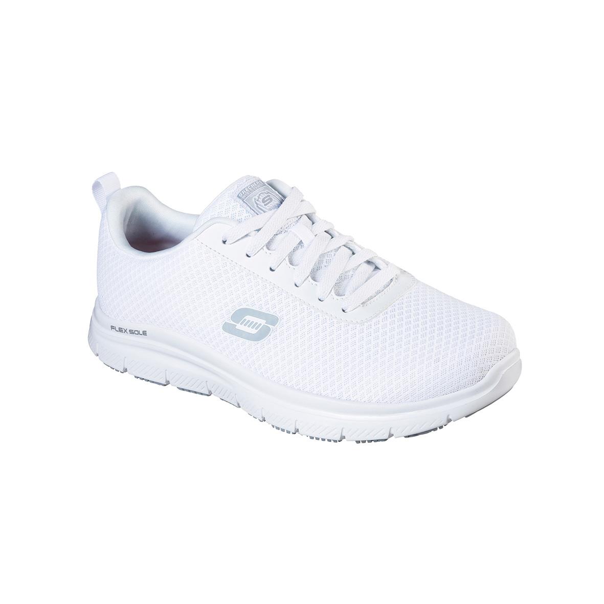 Vit sportskor med mesh-överdel och skechers-logga på sidan