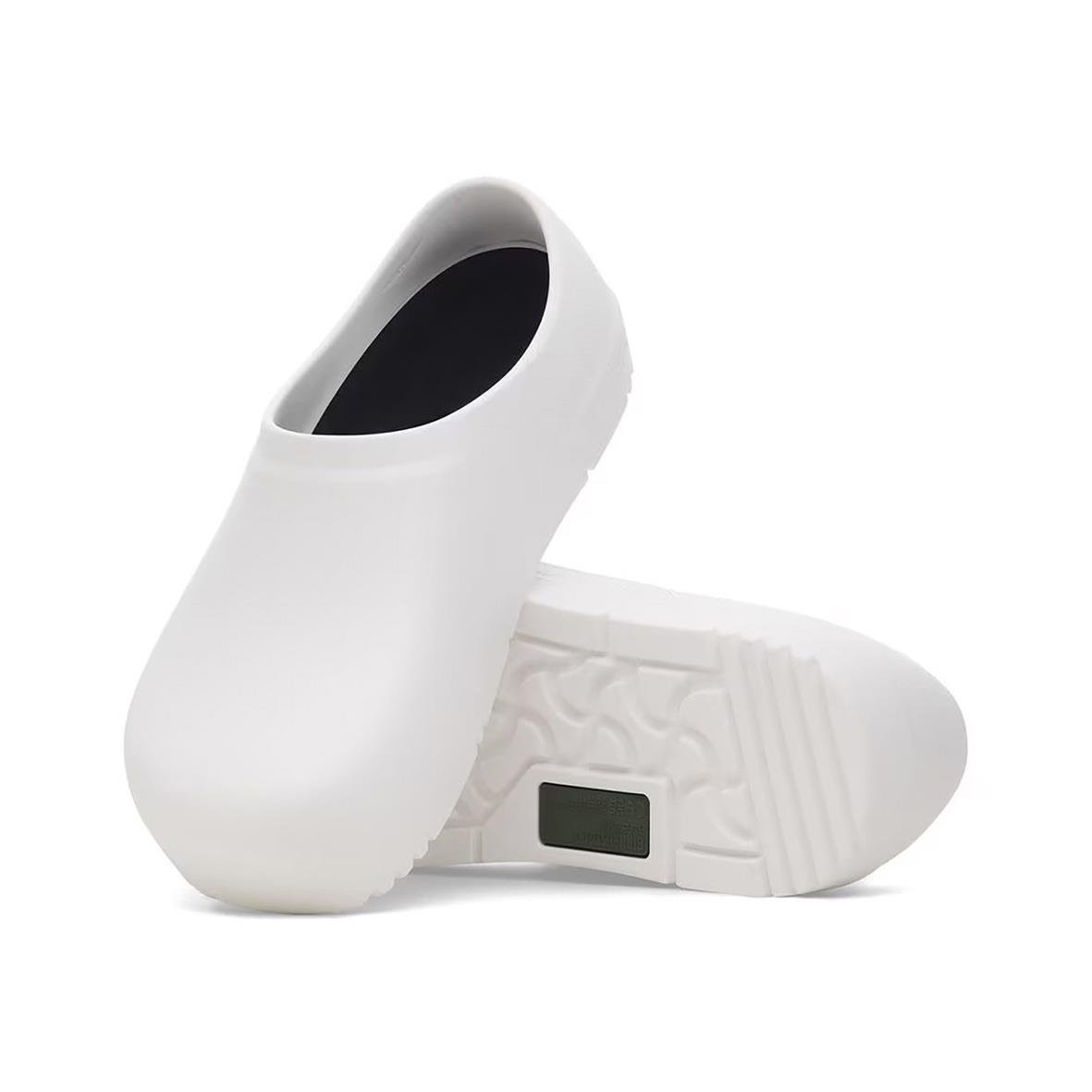 Vit toffla Birkenstock Profi Birki 2.0 i storlek 35 med svart innersula