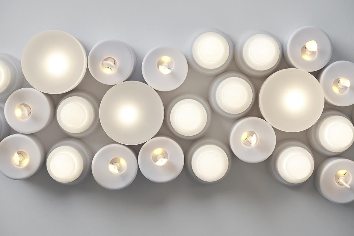 Flera LED-ljus i olika storlekar med fjärrkontroll och laddare, flerfärgade, 48x50mm