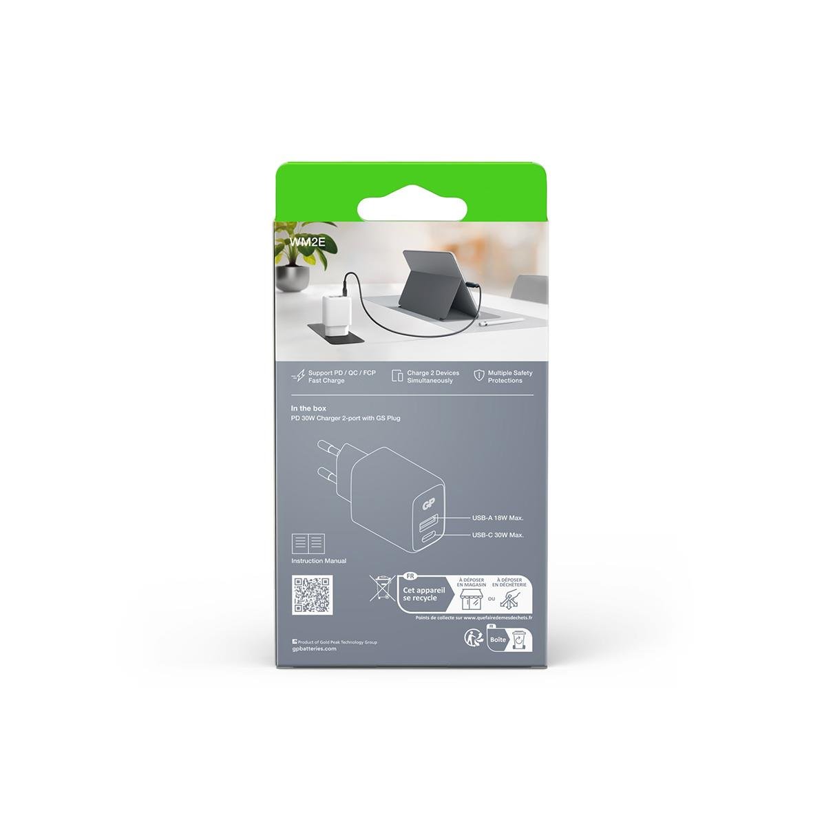 Väggladdare GP WM2E PD 30W med 2 USB C och 1 USB A-port i förpackning