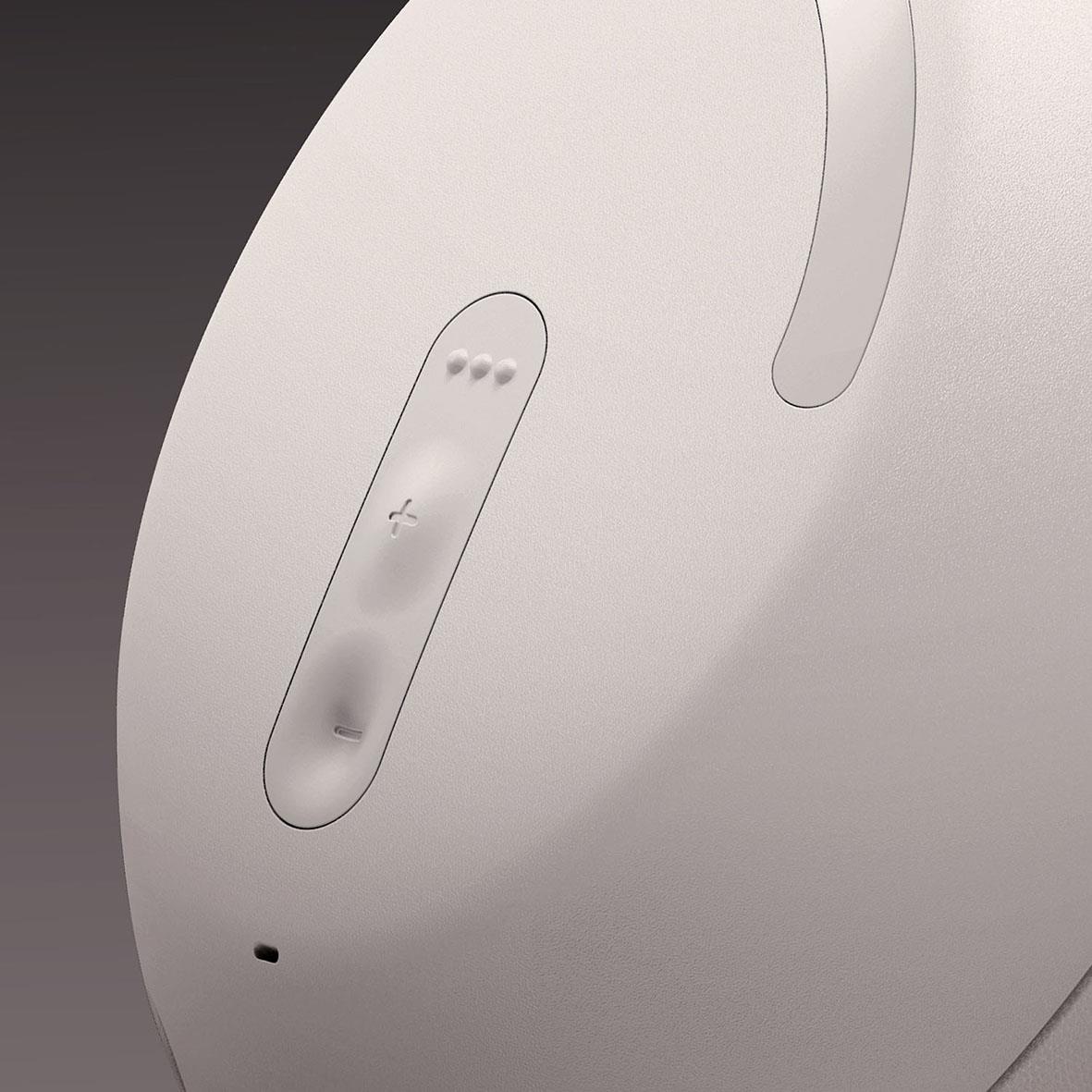 Närbild av vita trådlösa over-ear hörlurar Mixx StreamQ D2 Sand med kontrollpanel