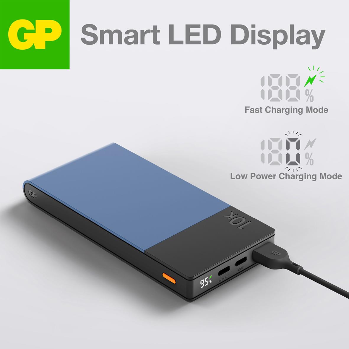Blå Powerbank GP M2+ 10000mAh med smart LED-skärm och USB-kabel